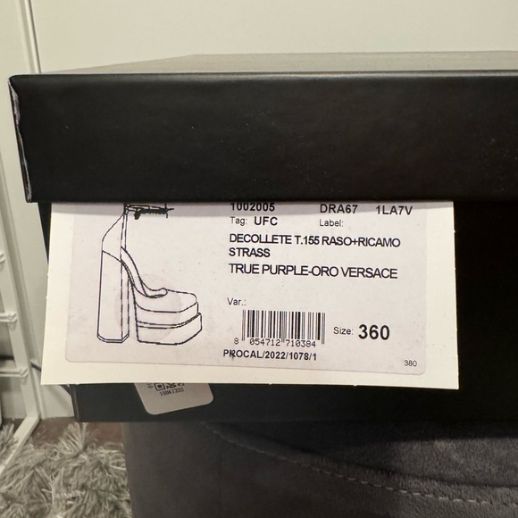 Versace Medusa Aevitas Platform Pump - Picture 10 of 14